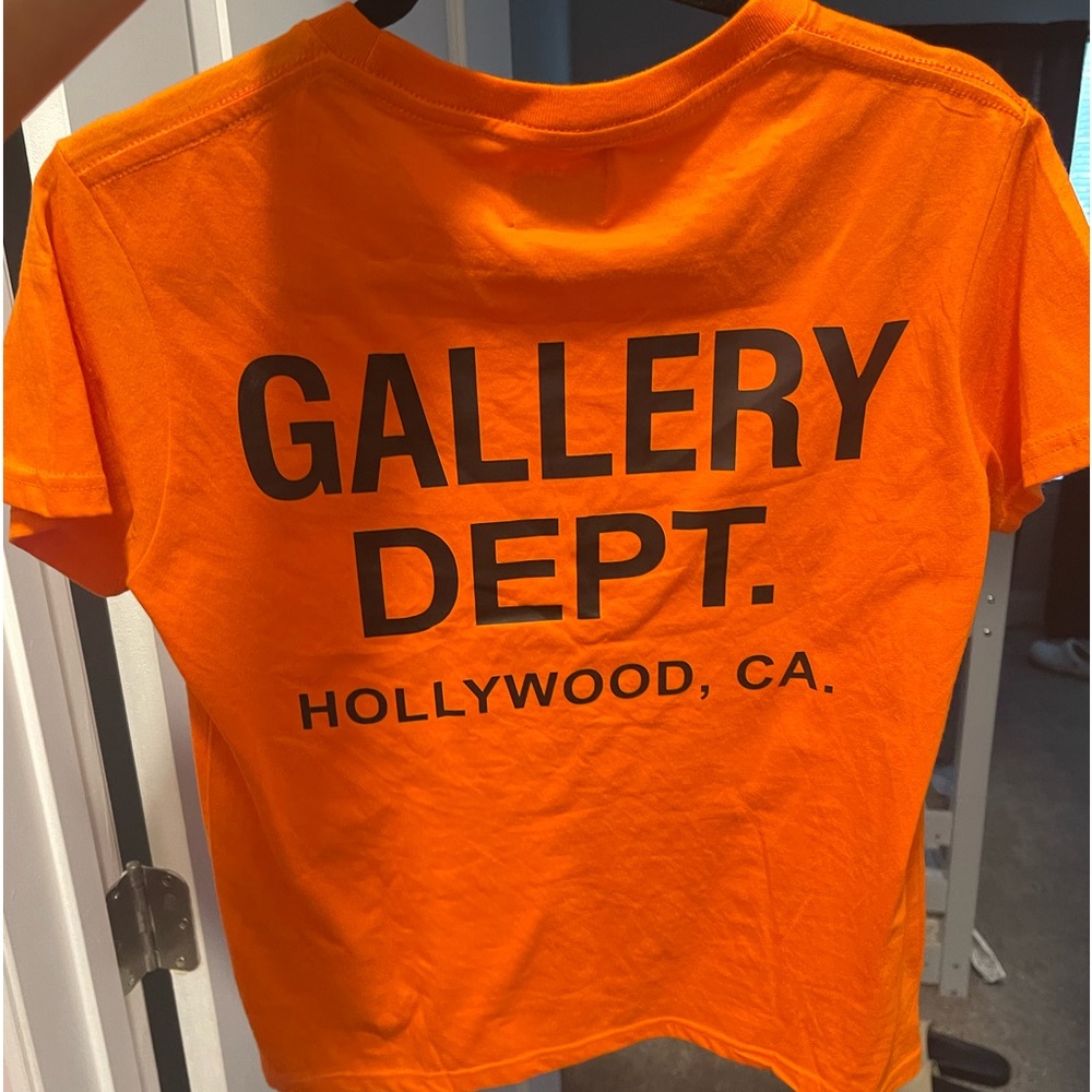 Size small Gallery Dept shirt